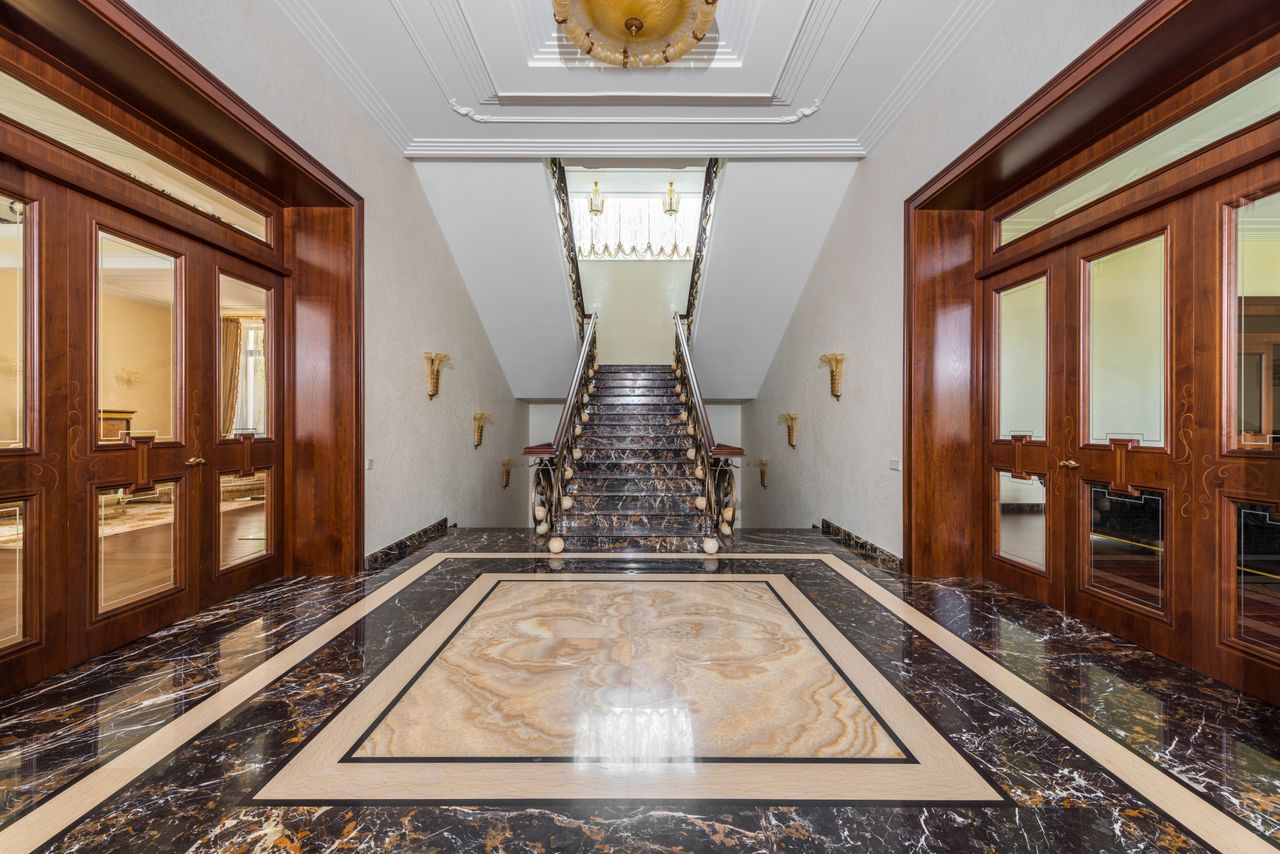 A Metallic Floor Is Designed, Not Repeated